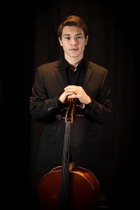 Levon Markosyan:  remporté le Grand Prix du Concours de musique du Canada